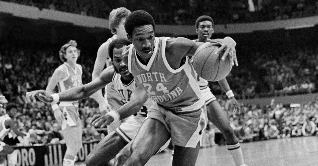 Walter Davis, Basketball Star With Velvet Touch, Dies At 69