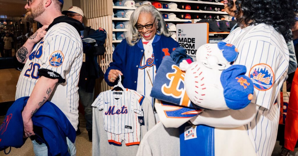 For Mets Fans, Opening Day Was All About Shopping